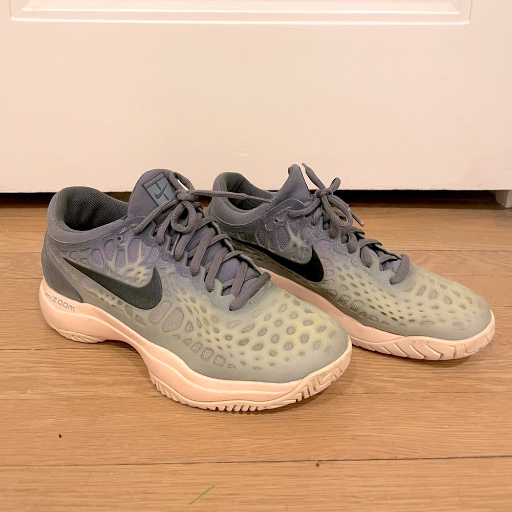 Nike tennis shoes - get out on the courts! Feel like a pro, look like a pro👟🎾